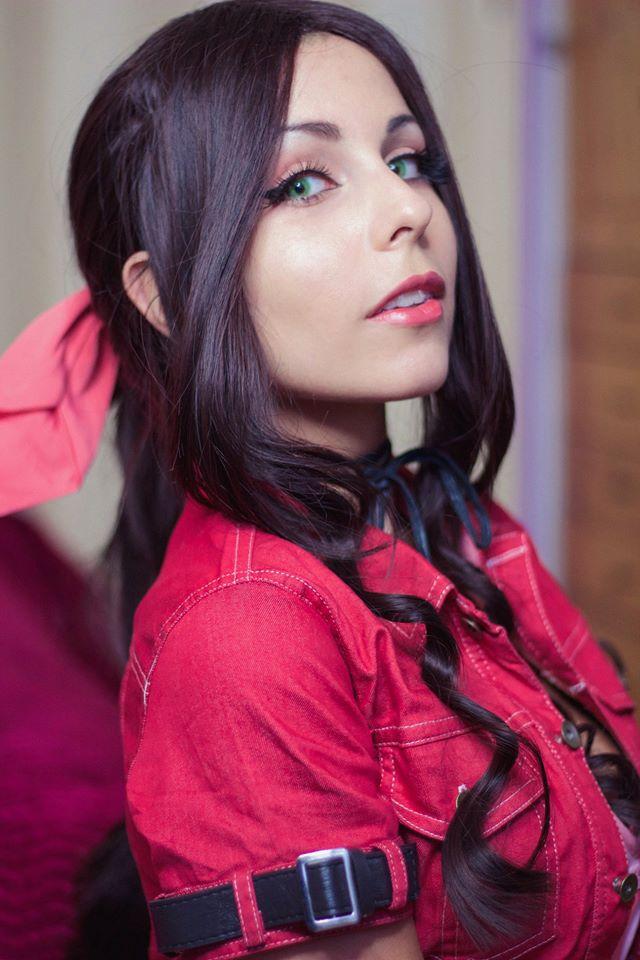 Game Final Fantasy VII Aerith Gainsborough Cosplay Wigs Brown Long Curly Cosplay Wig