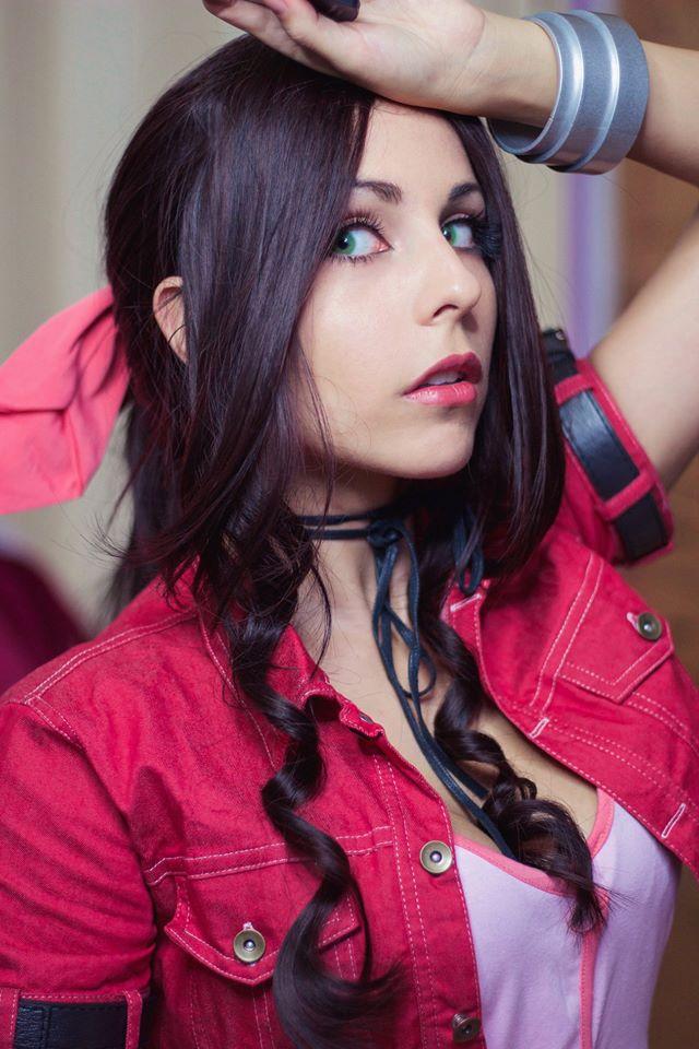 Game Final Fantasy VII Aerith Gainsborough Cosplay Wigs Brown Long Curly Cosplay Wig