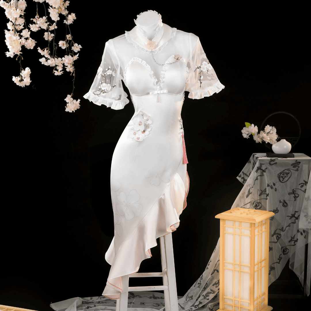 White floral dress on a mannequin against a black background with decorative elements. Rolecosplay NIKKE Feast on Peachland Dorothy Cheongsam Cosplay Costume 