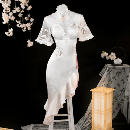 White floral dress on a mannequin against a black background with decorative elements. Rolecosplay NIKKE Feast on Peachland Dorothy Cheongsam Cosplay Costume 