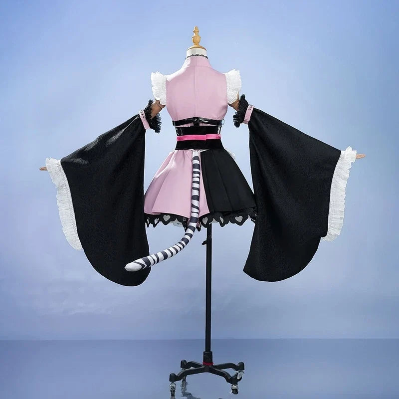 Rolecosplay pink and black maid costume detail view